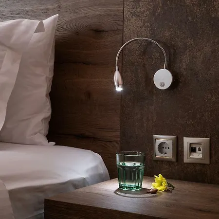 Cyrenia モネンバシア