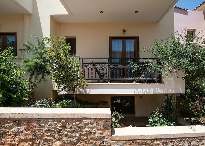 Πανσιόν Cyrenia 3*